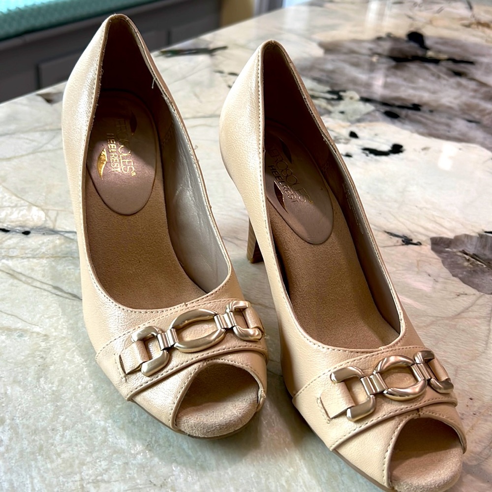 AEROSOLES  good lux heels